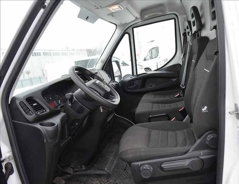 Iveco Daily (2023) 35S16 maxi pouze 59000 km - fotka 6 z 8