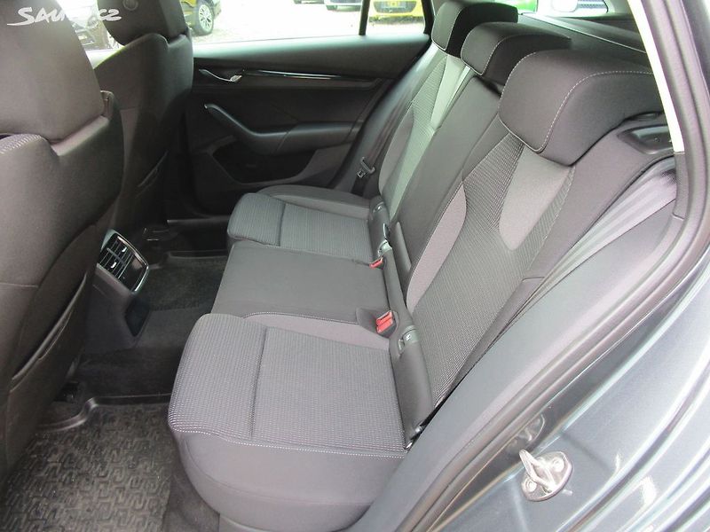 Škoda Octavia 1,5TSI-110KW + STK ČR - fotka 16 z 26