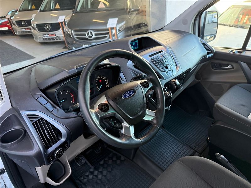 Ford Tourneo Custom 2,2 L2,Titanium, 92kW - fotka 9 z 26