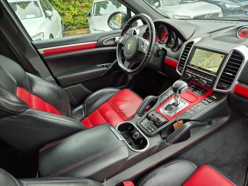 Porsche Cayenne 3,0 TDi Individual - fotka 13 z 18