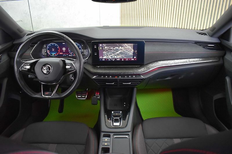 Škoda Octavia RS 2.0 TSI 225kW 2xKOLA*DPH*ČR - fotka 8 z 44