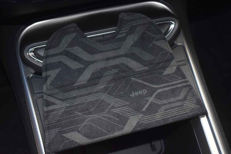Menší hrboly Jeep Avenger přejíždí s grácií