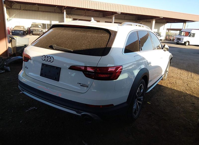 Audi A4 Allroad (2017) Auto na cestě - fotka 3 z 9
