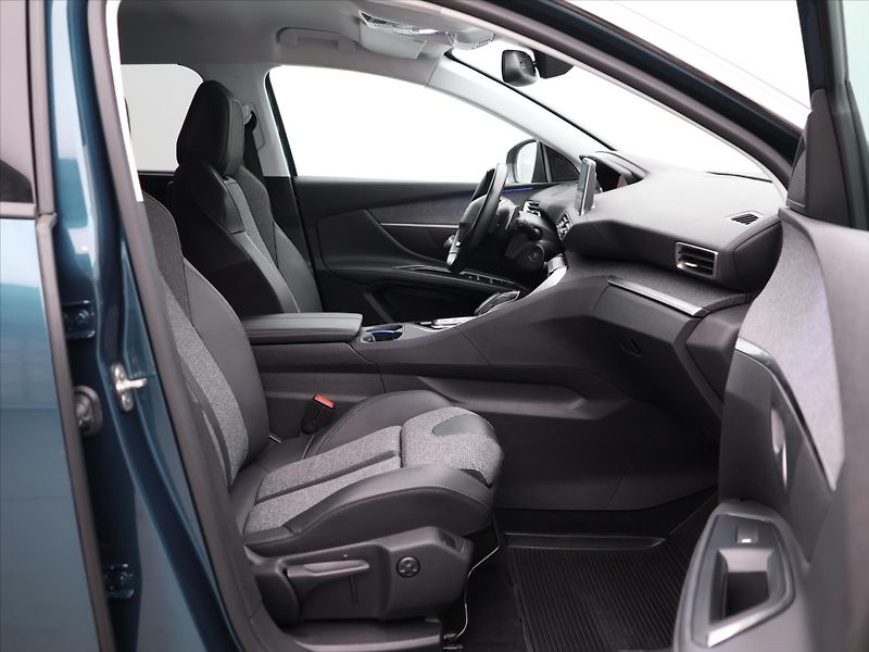 Peugeot 5008 1.6 PT 180k Aut. Allure 7-Míst - fotka 12 z 35