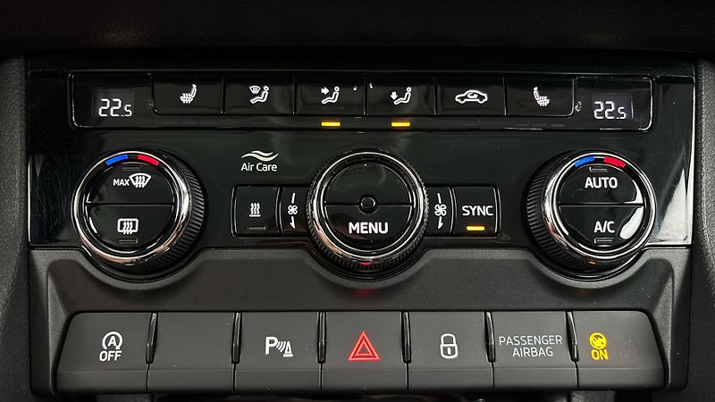 Škoda Karoq 2.0 TDI DSG 4x4 Style - fotka 13 z 28