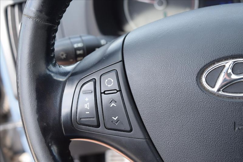 Hyundai i30 1,6 CRDi 66KW COMFORT+ 2XKOLA - fotka 32 z 42
