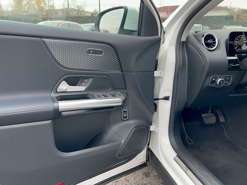 Mercedes-Benz GLA 200 d 4MATIC - fotka 22 z 29