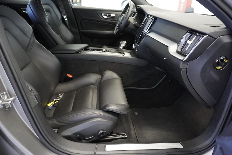 Volvo V60 T5 INSCRIPTION AUT. - fotka 27 z 29