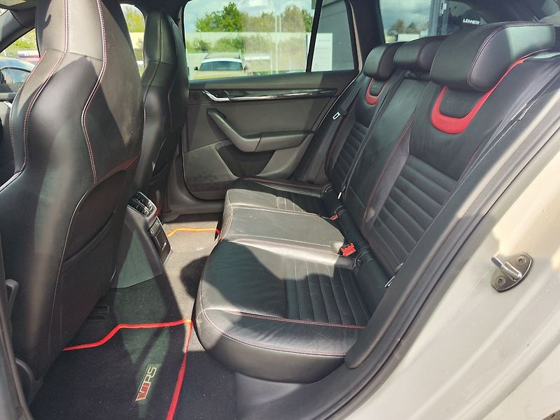 Škoda Octavia 2.0 TDI/135kW RS - fotka 12 z 33