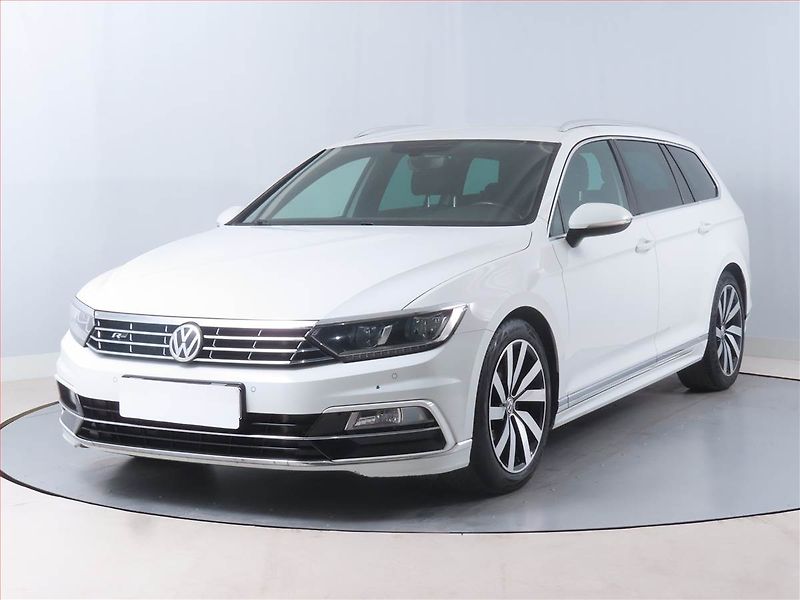 Volkswagen Passat (2016) R-Line 2.0 TDI, Serv.kniha - fotka 2 z 14