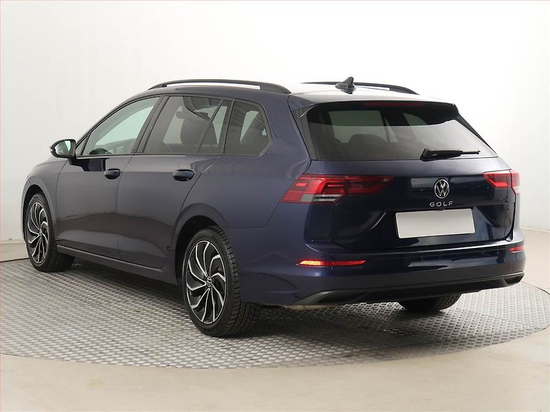 Volkswagen Golf (2024) 1.5 TSI - fotka 4 z 18