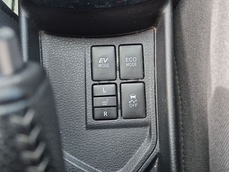 Toyota Yaris Selection Smart 1,5 Hev - fotka 23 z 28