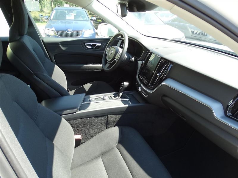 Volvo XC60 2,0 D3 Momentum MAN ČR - fotka 10 z 22