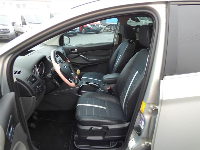Ford Kuga 2,0 TDCI, 4x4 - fotka 10 z 47
