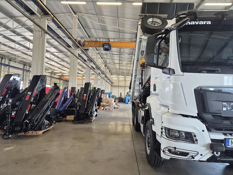 MAN TGS 33.520 6x6 RUKA HIAB SKLÁPĚČ  - fotka 3 z 39