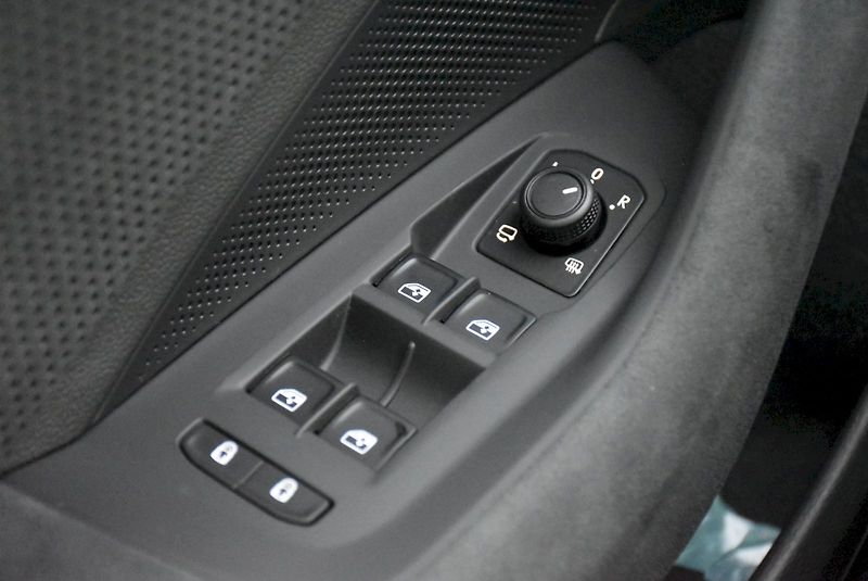 Škoda Superb (2025) Combi Sportline 2,0 TDI 142 kW - fotka 35 z 42