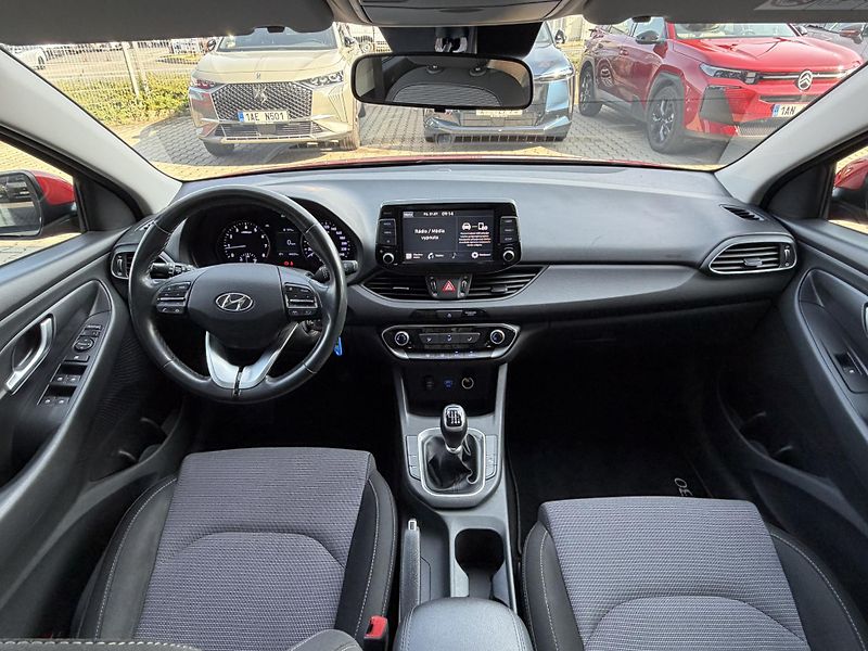 Hyundai i30 COMFORT 1.5 DPI 81 kW - fotka 2 z 23