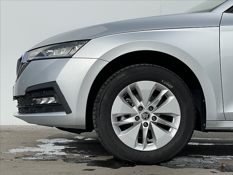 Škoda Octavia 2,0 TDI Combi Ambition Plus - fotka 20 z 24