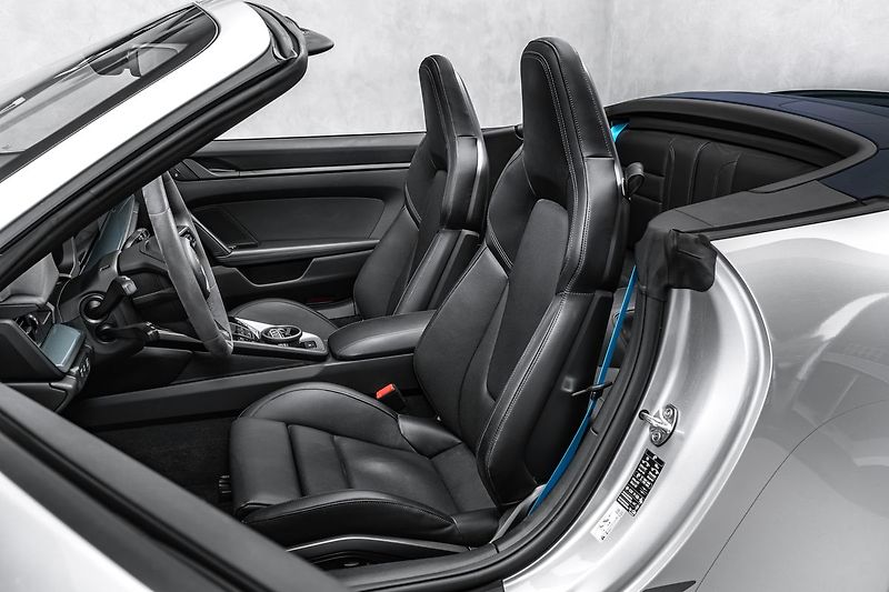 Porsche 911 Carrera T Cabrio Sport Chrono - fotka 16 z 28