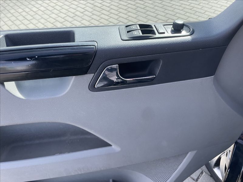 Volkswagen Transporter 2,0 TDi 132kw DSG LONG 5míst T - fotka 19 z 29