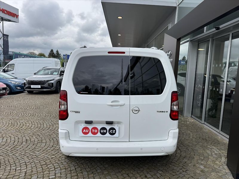 Opel Combo 1,5 TDCi, ELEGANCE, 5 míst - fotka 4 z 25