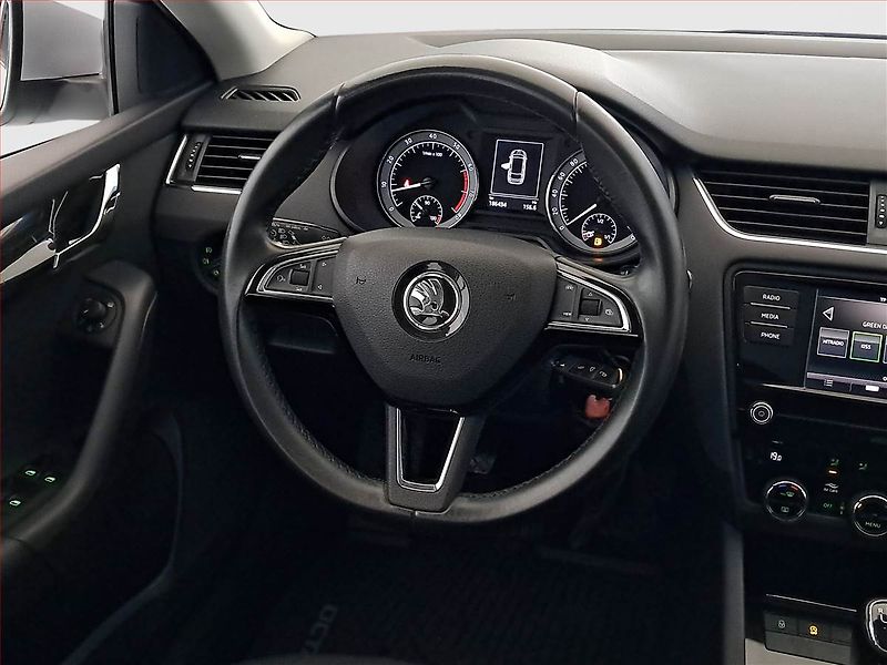 Škoda Octavia (2019) 1.5 TSI, Tempomat - fotka 14 z 16