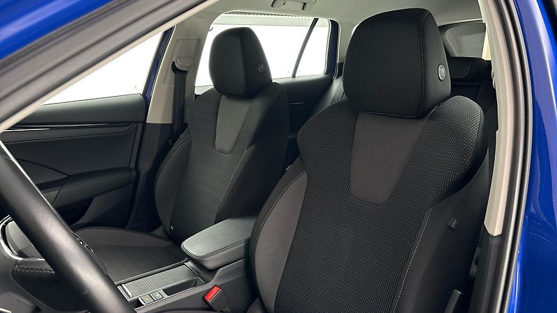 Škoda Octavia 2.0 TDI Ambition Combi - fotka 15 z 27