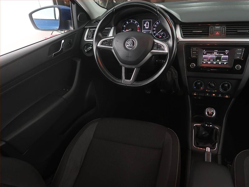 Škoda Rapid (2016) 1.2 TSI, Park. senzory - fotka 7 z 19