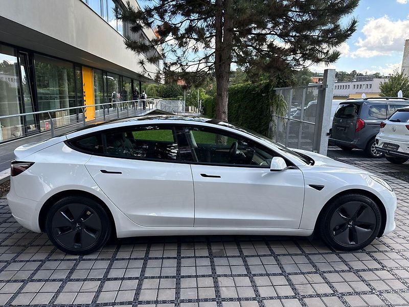 Tesla Model 3 Long Range AWD REZERVACE - fotka 37 z 38