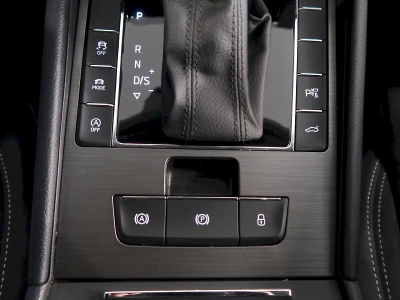 Škoda Superb (2023) STYLE PLUS 2.0TDI 147KW 4x4 DS - fotka 34 z 40
