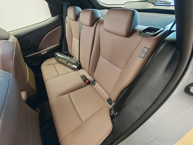 Lexus LBX ELEGANT TECH - fotka 26 z 39