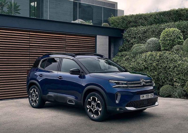 Nabídka vozů s pohonem plug-in hybrid začíná v kategorii nižší střední třída.