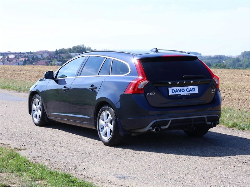 Volvo V60 2,4 D4 V5 Aut. AWD R-design - fotka 5 z 32