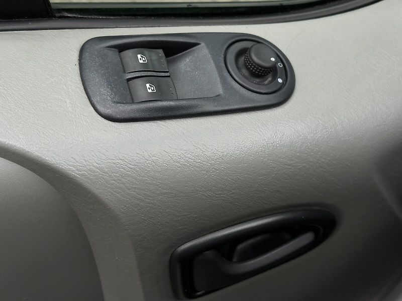 Renault Trafic 2.0dCi 90PS L1-H1 CHLAĎÁK Carr - fotka 19 z 28