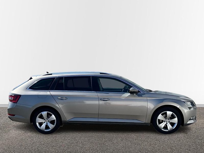 Škoda Superb STYLE - fotka 16 z 27