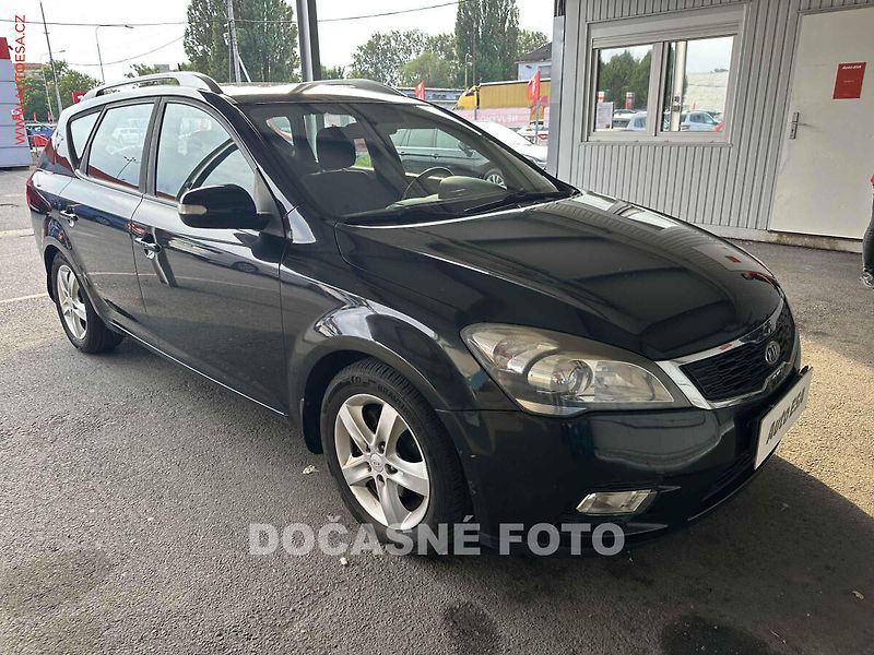Kia Ceed (2010) 1.4 16V, ČR, autoAC - fotka 1 z 3