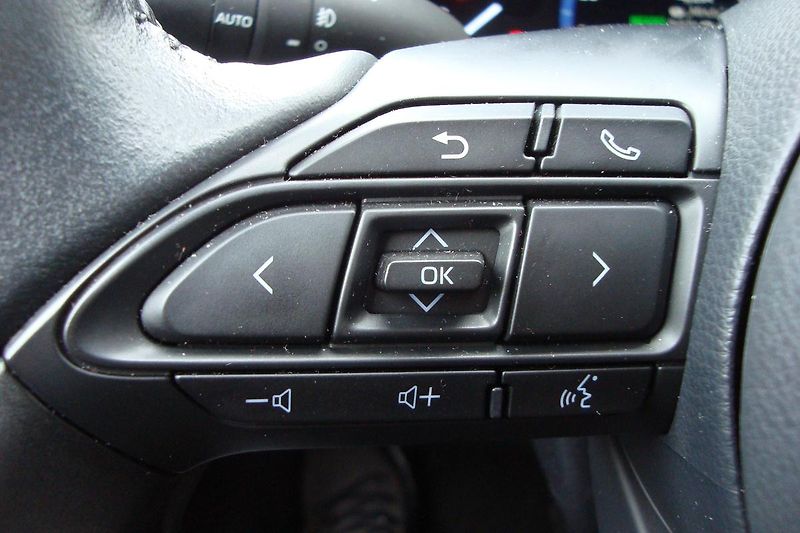 Toyota Yaris Cross (2024) 1.5 Hybrid,ČR,1.Maj.Exetucive - fotka 64 z 83