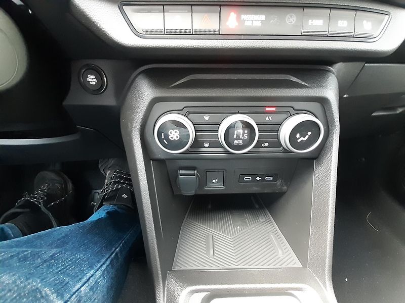 Dacia Jogger (2026) Extreme 1,8 155k HYBRID 7 míst - fotka 20 z 24
