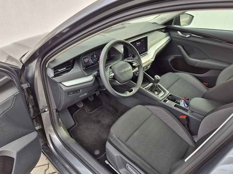 Škoda Octavia Selection 1.5 TSI 110 kW - fotka 12 z 32