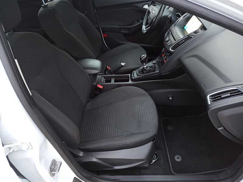 Ford Focus 1.5TDCi 88kW ČR,1.MAJ.TITANIUM - fotka 13 z 30