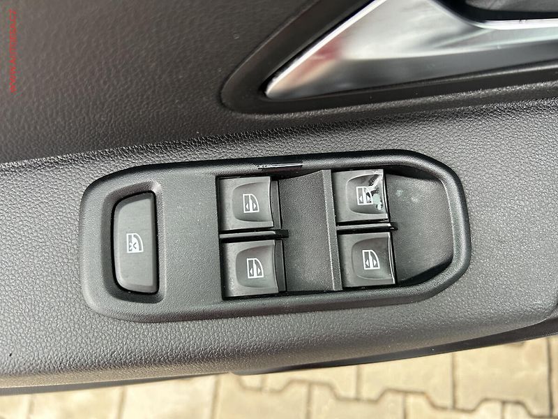 Dacia Duster (2018) 1.2TCe, 2.maj,ČR, AC, temp - fotka 11 z 15