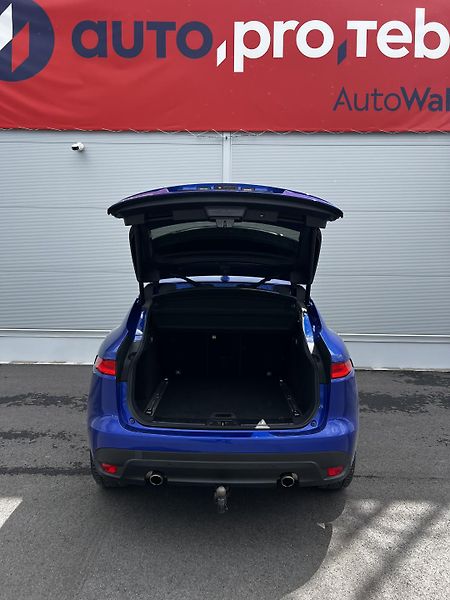 Jaguar F-Pace 25D AWD 177kW R-Sport DPH TZ - fotka 29 z 29