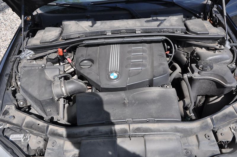 BMW Řada 3 318d 105kW KOMBI - fotka 9 z 18