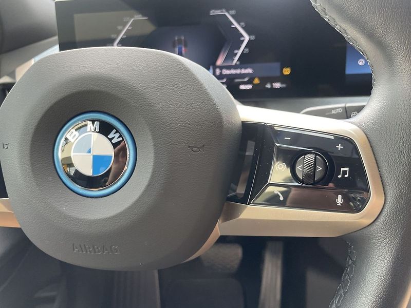 BMW Ostatní xDrive40 H&K REZERVACE - fotka 30 z 43