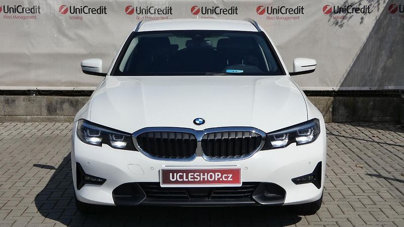 BMW Řada 3 318d Touring - fotka 2 z 22