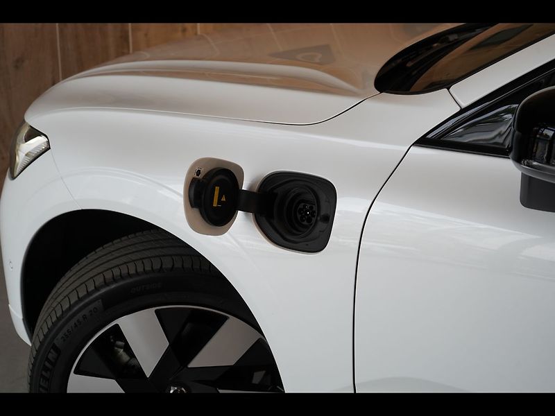 Volvo XC60 T8 PLUS Dark, Ventilace, 360° - fotka 13 z 48