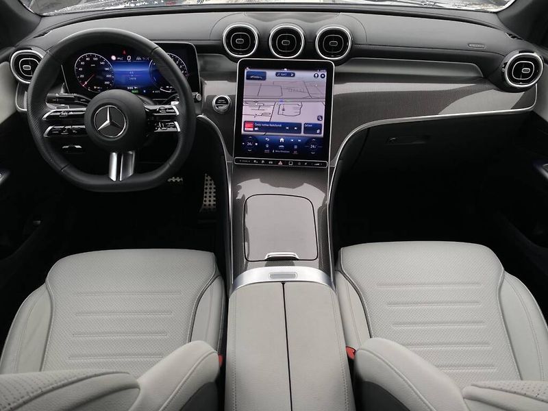 Mercedes-Benz GLC (2024) 300 de 4MATIC kupé - fotka 12 z 29