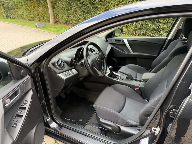 Mazda 3 1.6 90th Anniversary - fotka 15 z 26