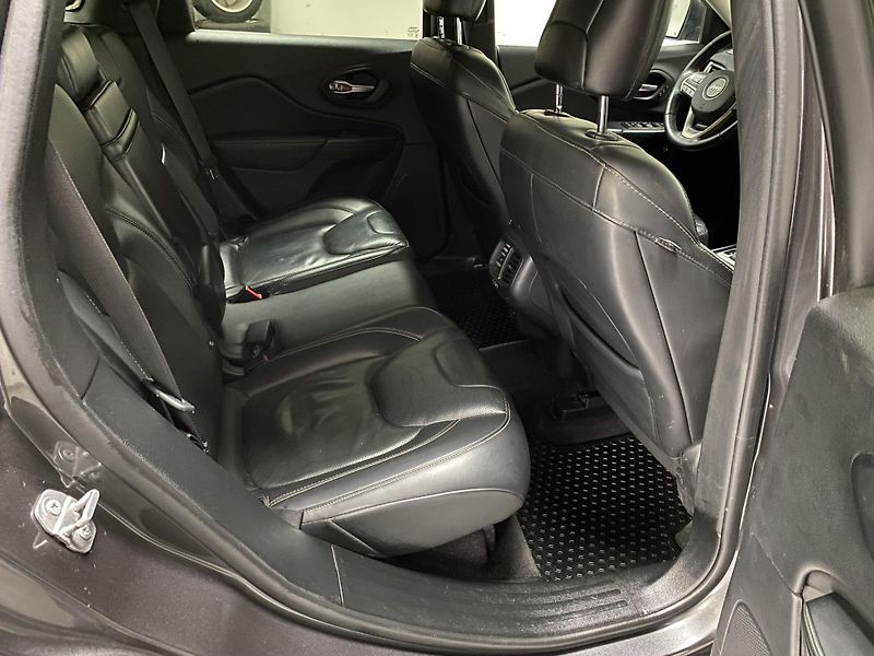 Jeep Cherokee 2.2 M-JET,A/T,4x4,1.MAJ.TZ - fotka 15 z 31