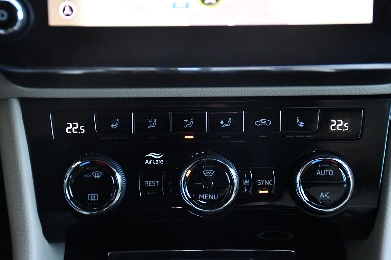 Škoda Superb 2.0TDi147kW STYL DSG 4X4 ČR 1M - fotka 27 z 42